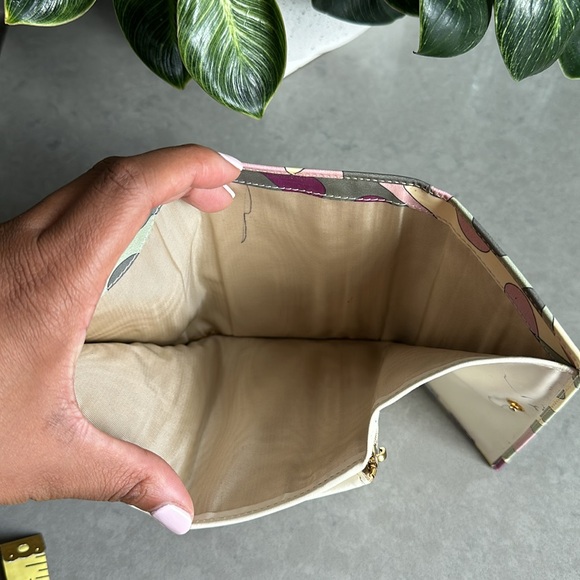 Authentic Emilio Pucci Wallet - Picture 6 of 9